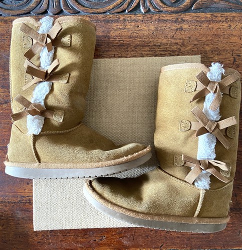 KOOLABURRA By UGG Victoria Tall Girls Boots 3 Bows Chestnut Brown US 2 - Picture 1 of 10