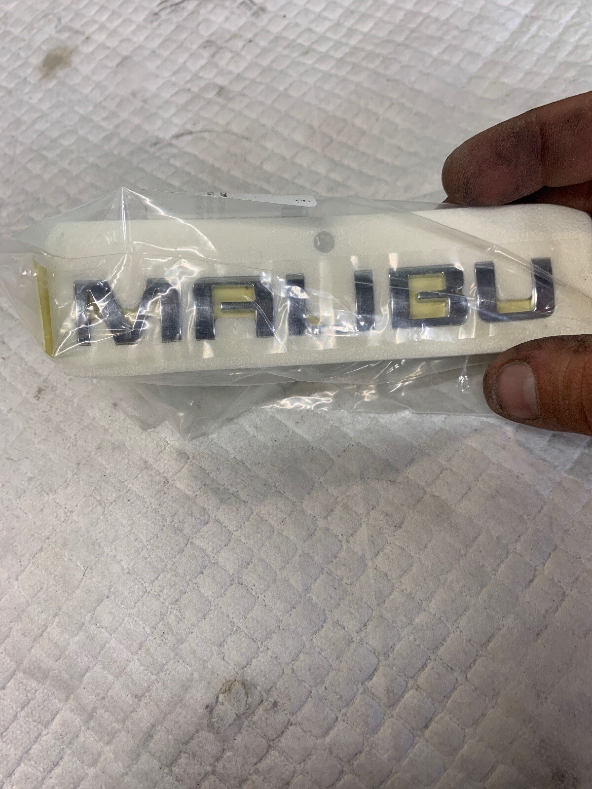 New OEM /"MALIBU/" Deck Lid Emblem 2009-2014 Chevrolet Malibu 22842005