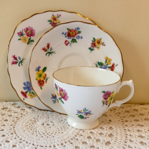 Vintage 1960s ROYAL VALE Bone China Charming Tea Trio Set Bright Floral Design - Picture 3 of 8