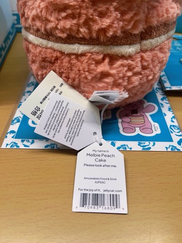 Jellycat Shanghai EXCLUSIVE Melbie Peach Cake TOY & BOX, BAG, BADGE, STICKERS - Picture 8 of 9
