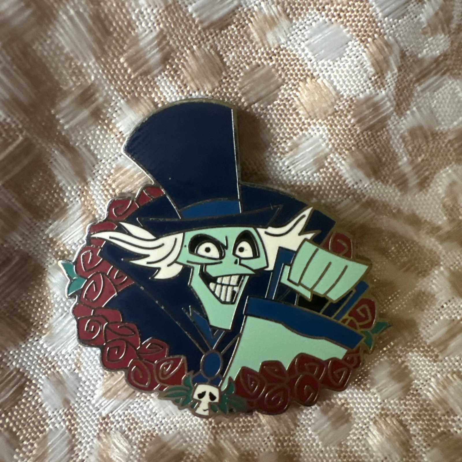 New ListingHaunted Mansion 2024 Mystery Pin Set Box Floral Wreath Hatbox Ghost Disney Parks