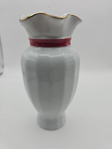 Japanese 6" White Holly Red Bow Christmas Vase - Picture 6 of 7