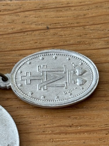 Vintage Catholic Rosary White Beads & 2 Medals Jesus & Mary - 第 5/6 張圖片