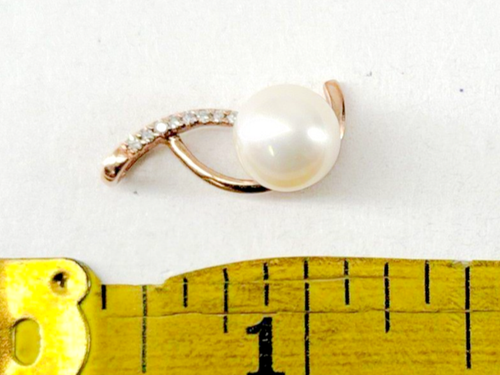 Colgante de perlas de oro amarillo de 10k de 7,5 mm y diamantes de 1,5 g - Imagen 2 de 3