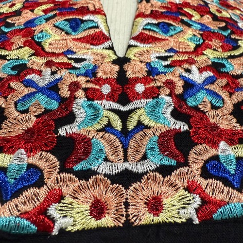 Top túnica bordado de algodón negro con mangas pompón talla pequeña - Imagen 6 de 6