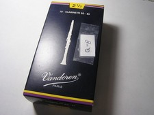 Vandoren Traditional Bb Clarinet Reeds Strength 2.5 Box of 8