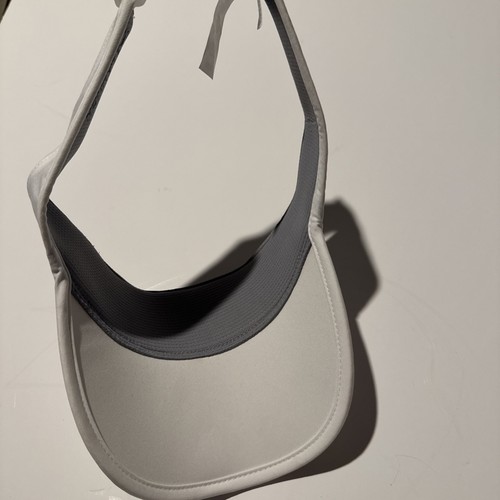 Under Armour Women's Run Visor White Silver NWOT - Picture 3 of 3