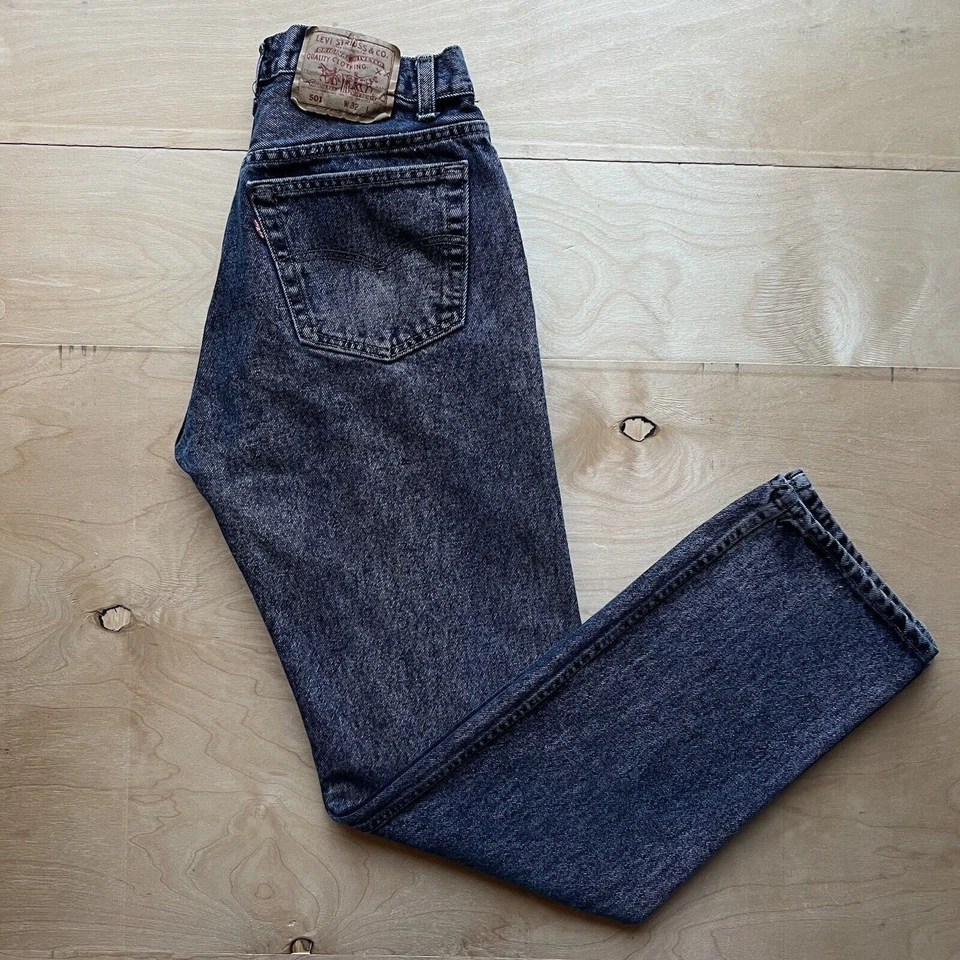 Jeans vintage Levis 501 28x32 azul años 80 lavado oscuro denim hechos en EE. UU. sin ribete Foto 2 de 4