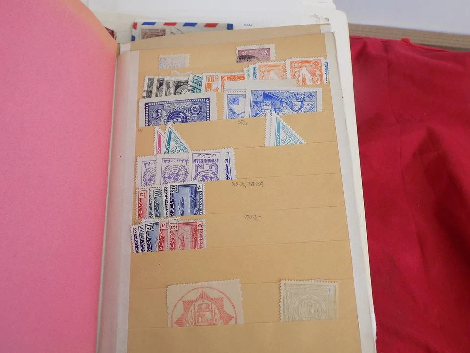 АФГАНСКИЕ МАРКИ БОЛЬШАЯ КОЛЛЕКЦИЯ В КАТАЛОГАХ, НА СТРАНИЦАХ И Т.Д. В КОРОБКЕ КАК НОВЫЕ БЕЗ НАКЛЕЕК И СЛЕДОВ - Изображение 2 из 4