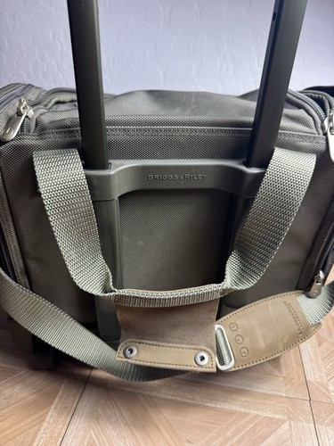Briggs & Riley 05-U112 Baseline 2 Wheeled Rolling Cabin Bag Olive Green Carry On - Picture 14 of 16