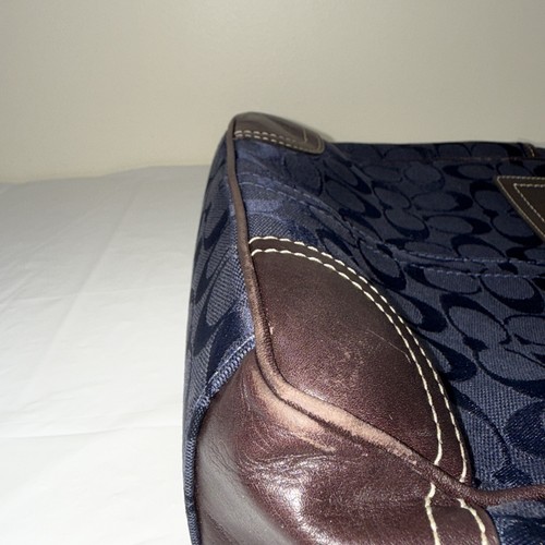 BOLSO DE MANO COACH SIGNATURE Azul Oscuro Azul Marino Serie #M0732 F10659 Usado en Excelente Condición Preppy Lujo - Imagen 6 de 12