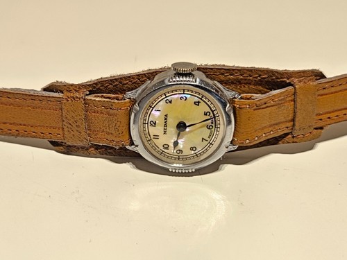 ANTIQUE TRECH WW1-WW2 21mm MOTHER OF PEARL DIAL LADIES SWISS WATCH "MEDANA" - Picture 4 of 11