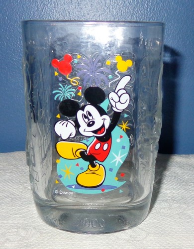 Vaso de vidrio Mickey Mouse Magic Kingdom Walt Disney 2000 Celebración McDonalds - Imagen 1 de 6