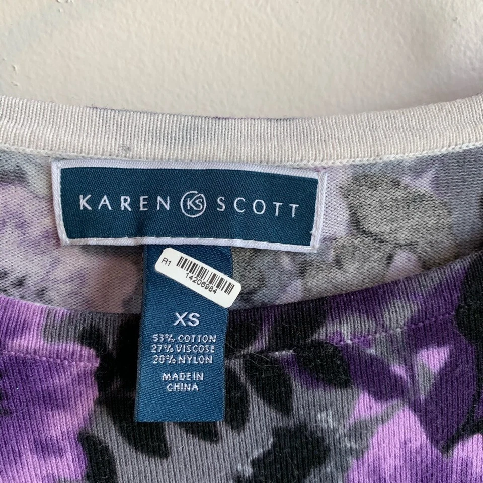 Camisa Karen Scott Púrpura Gris y Negra Estampado Floral Manga Cuarta Talla XS Foto 3 de 3