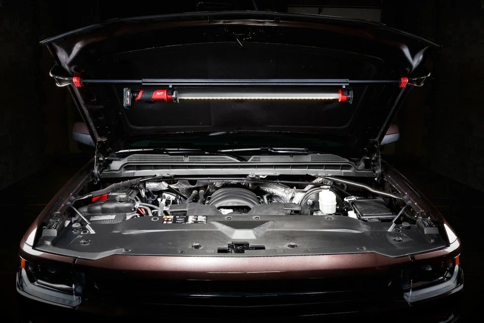 Luz debajo del capó Milwaukee 2125-20 M12 1.350 lúmenes + batería 3ah Foto 4 de 4