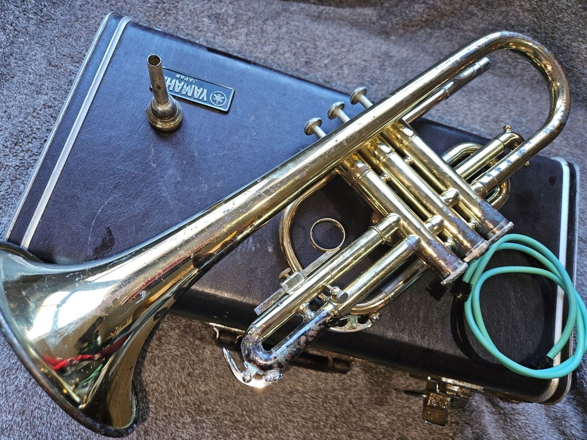 Yamaha YCR-2310 cornet with Yamaha case and mouthpiece