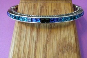 BRIGHTON-SPECTRUM-BANGLE-BRACELET-SPARKLING-BLUE-CRYSTALS-BRAND-NEW-W-GIFT-BOX