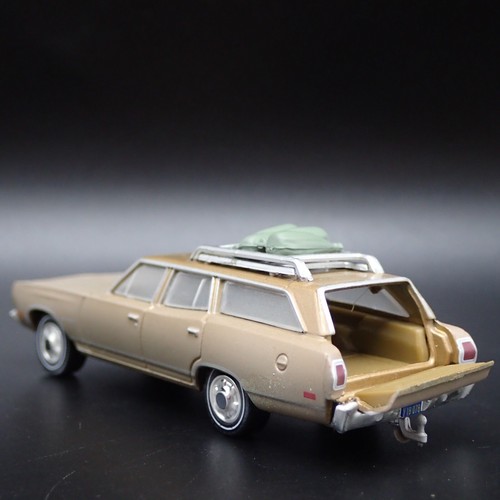 1969 PLYMOUTH SATELLITE STATION WAGON BRADY BUNCH 1:64 SCALE DIECAST MODEL CAR - Bild 5 von 7