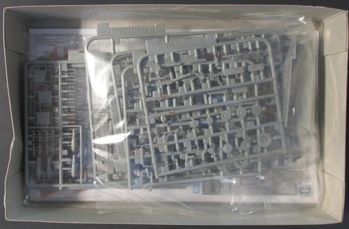 Dragon 1/72nd Scale Sd Kfz 251/2 Ausf D Model Kit No. 7604 - Open Box - Bild 2 von 2