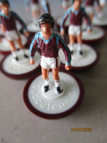 Subbuteo Lightweight Set 627 West Ham United Burnley 10 PLayers no goalkeeper 2 - 第 2/2 張圖片