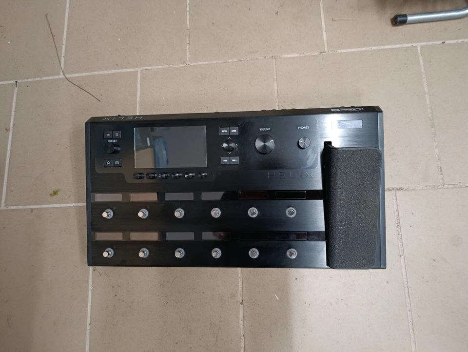 line 6 helix floor guitar amp modeler effects unit floor variant - Image 3 of 4