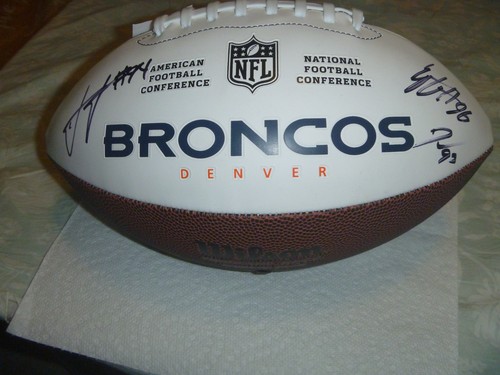 Certificado de autenticidad de fútbol americano firmado/automático del equipo Denver Broncos 2025 - Imagen 3 de 3