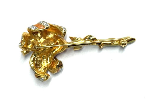 Broche prendedor de lirio acuarela Nolan Miller esmalte y estrás - Imagen 9 de 20