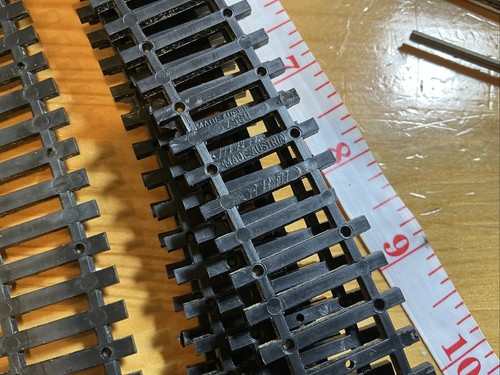(5) Atlas 15” Snap No 25670 Rerailer (20) 18in R No 33 Train Track (4)AHM 2560 - Picture 10 of 11