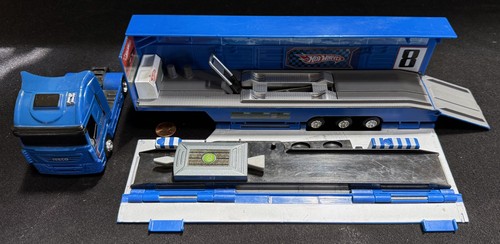 Hot Wheels: Iveco Stralis Race Team Work Shop Truck + Smashing Crashing HWR - Picture 3 of 9