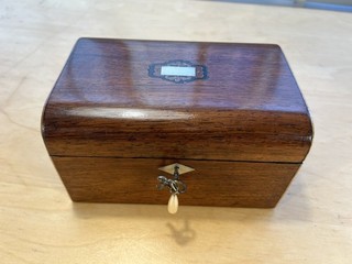 Antique dome top jewellery box working lock 2 keys tray plush interior lining