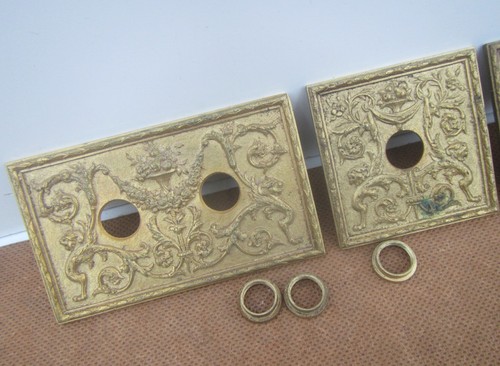 3 x Vintage Ornate Antique Brass Bell / Light Switch Covers - Picture 5 of 6