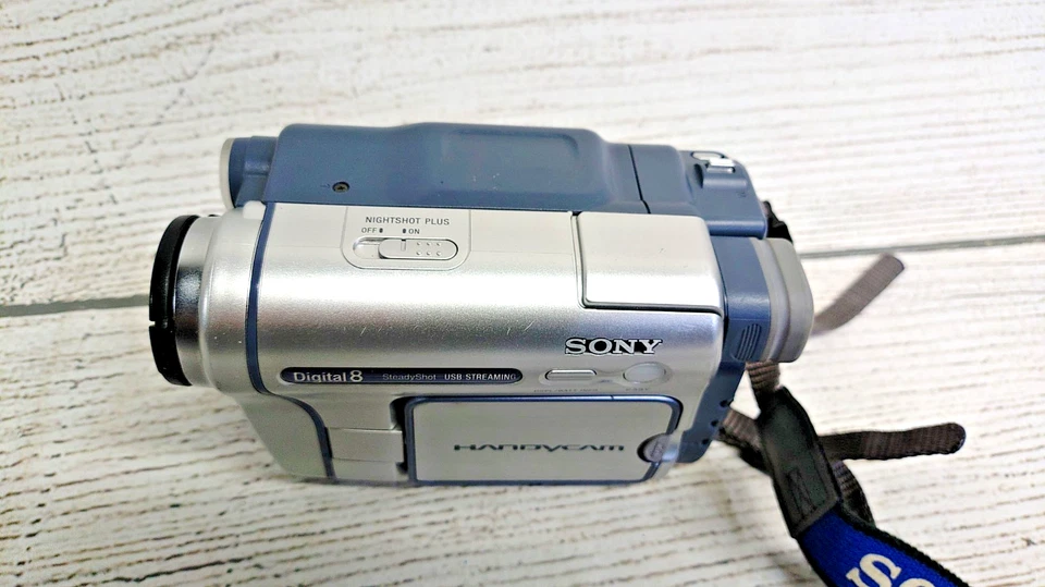 Sony Handycam DCR-TRV260 Digital8 Camcorder Bundle New Battery & Charger - Image 3 of 4