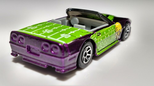 1988 CHEVY CORVETTE CONVERTIBLE FOOTBALL 1:64 SCALE DIECAST COLLECTOR MODEL CAR - Picture 3 of 6