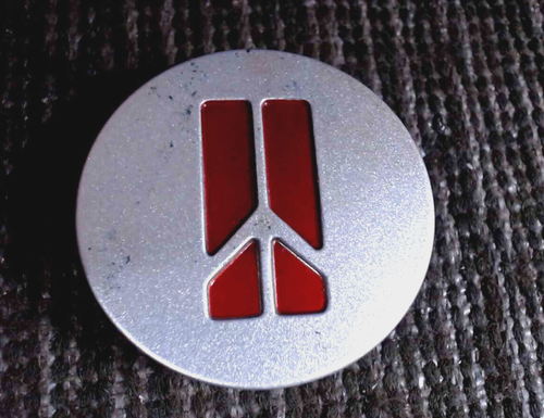 Oldsmobile Silver w/ Red logo Wheel Center Cap Hub Cap 10074335 - 第 1/6 張圖片