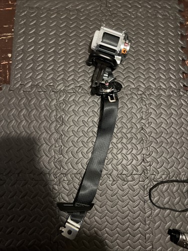 GM OEM 17-19 Sierra 1500 Front Seat Belts-Belt Retractor 19356078 - Picture 4 of 4
