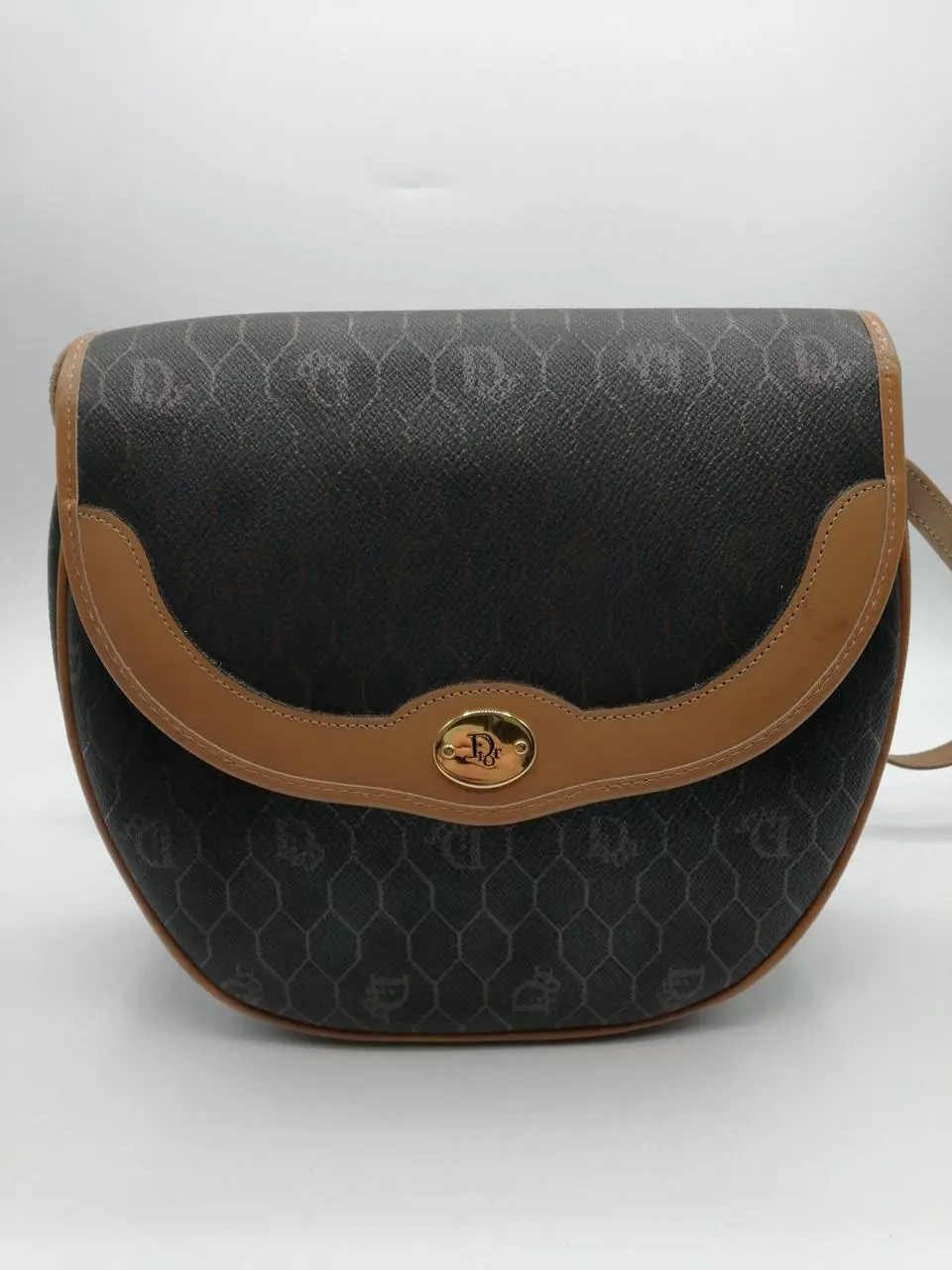 Sac à bandoulière CHRISTIAN DIOR motif nid d'abeille, occasion, rayures et taches