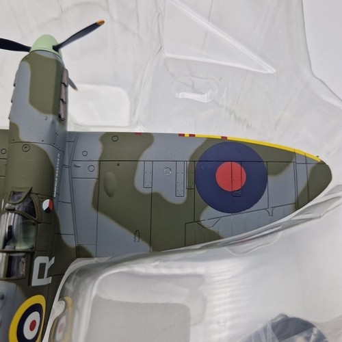 Hobby Master 1:48 Early Spitfire Mk.II Garfield Weston Royal Air Force, HA7806 - Picture 11 of 21