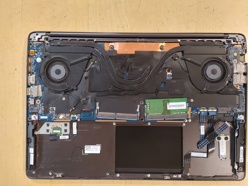 HP ZBook Studio G3 Core i7-6820HQ@ 2,70 GHz, 4 GB RAM, NO SSD SOLO PER PARTI DI RICAMBIO. - Foto 7 di 18