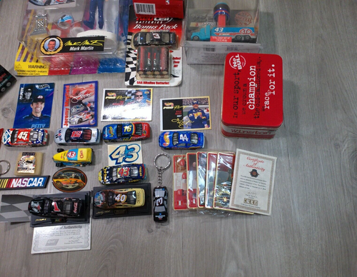 Nascar Racing Collection Lot - 1:64 Die-Cast, Key Chains, Pin, NiB And More - Picture 2 of 20