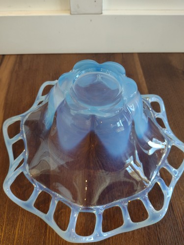 Duncan and Miller Blue Opalescent Murano Art Glass Lacey Edge Scallop - Picture 7 of 12