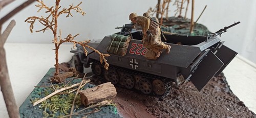 DIORAMA MILITAR CONSTRUIDO - EJÉRCITO ALEMÁN SDKFZ 241 - MUY BUENOS DETALLES - Imagen 6 de 8