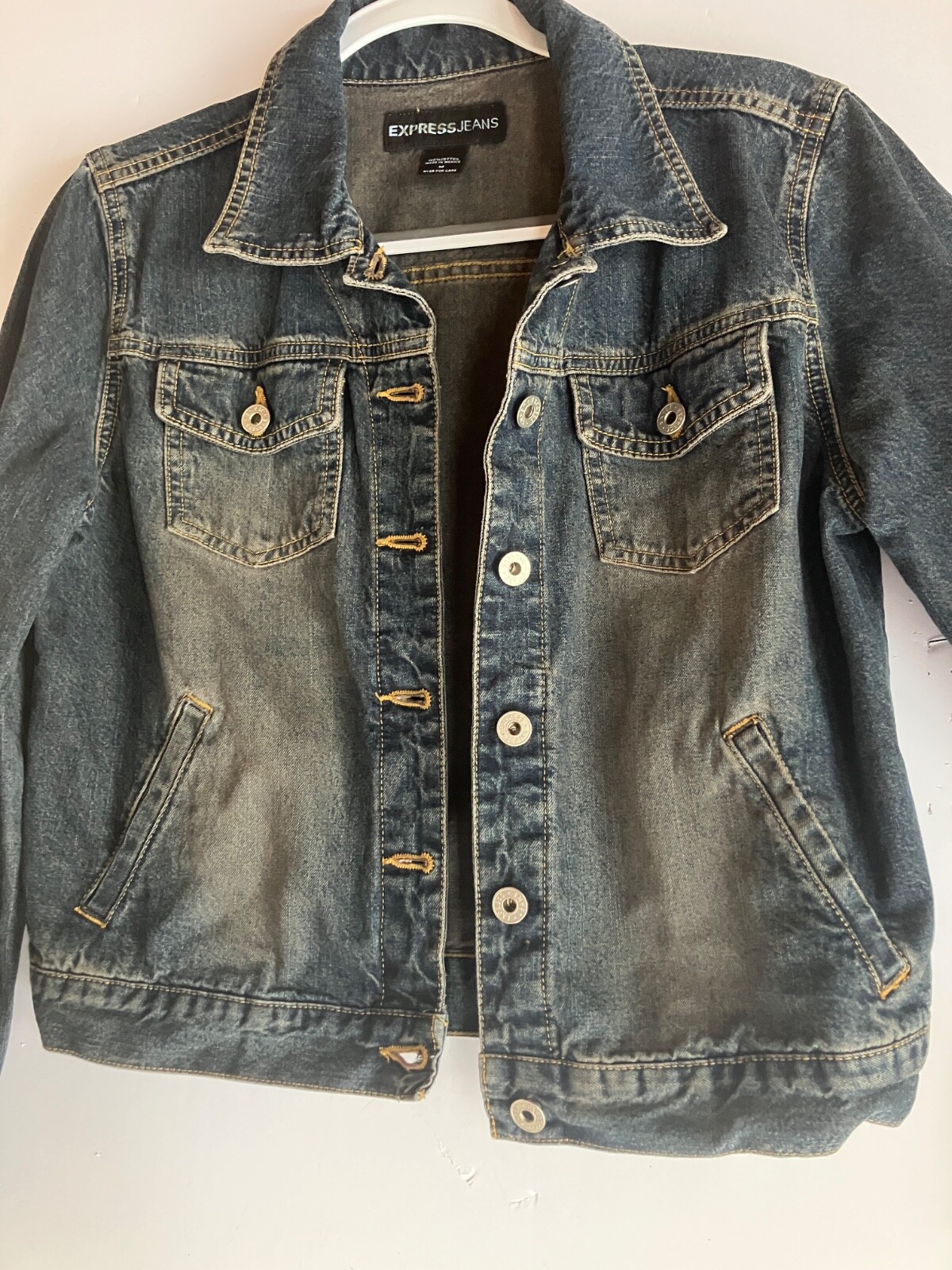 denim jacket M, acid wash, breast pockets, welt hand pockets, metal stud buttons-image