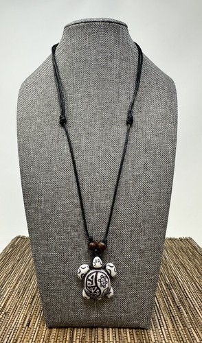Collar Colgante Tortuga Hecho a Mano - Rasta (Pintado a Mano), Blanco, Marrón - Taíno - Imagen 17 de 27