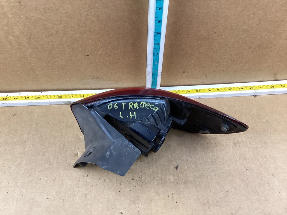 2006 斯巴鲁 B9 Tribeca 左球杆侧四分之一面板安装尾灯 — 第 3/4 张图片