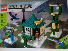 LEGO Minecraft: The Sky Tower set 21173 , 565 pieces