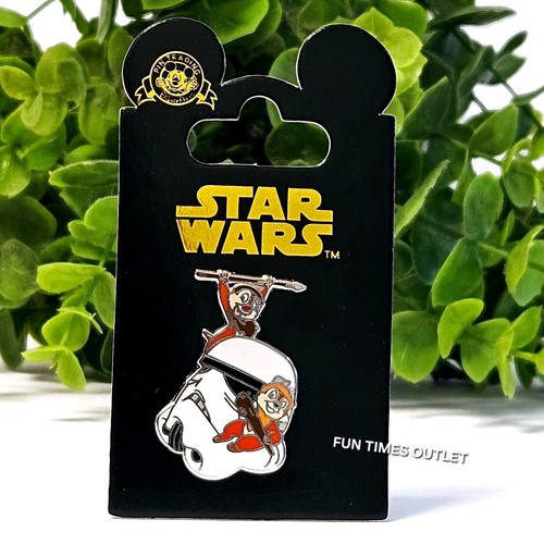 Spilla Elmetto Disney Chip & Dale as Star Wars Ewoks on a Stormtrooper da collezione - Foto 1 di 6
