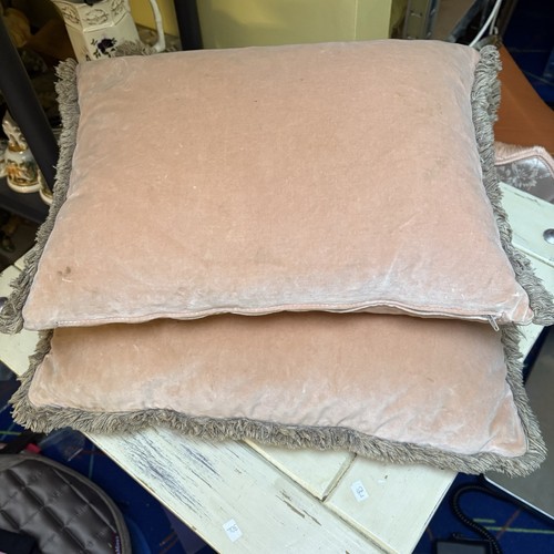 2 DFS Baby Pink Velvet Feather Pilled Scatter Cushions Used Need Washed! - Picture 3 of 9