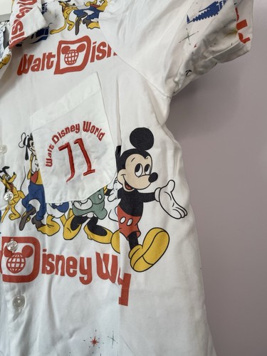 VTG Walt Disney World Mickey Friends 50th Anniversary Vault Button Camp Shirt M - Picture 7 of 9