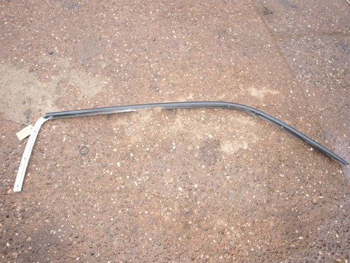 Subaru 2003-2005 Forester (SG5) offside/right hand side upper window trim - Picture 2 of 3