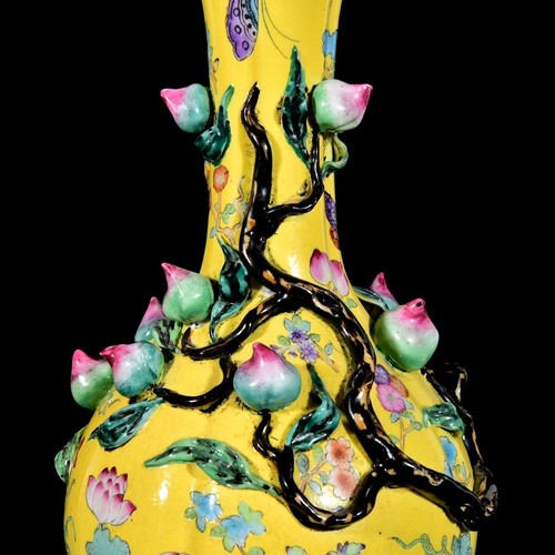 Fine Collectable Chinese Hand Famille Rose Porcelain Peach Vase - Picture 6 of 9